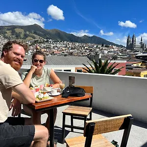 https://community-hostel-quito.hotelsquito.com